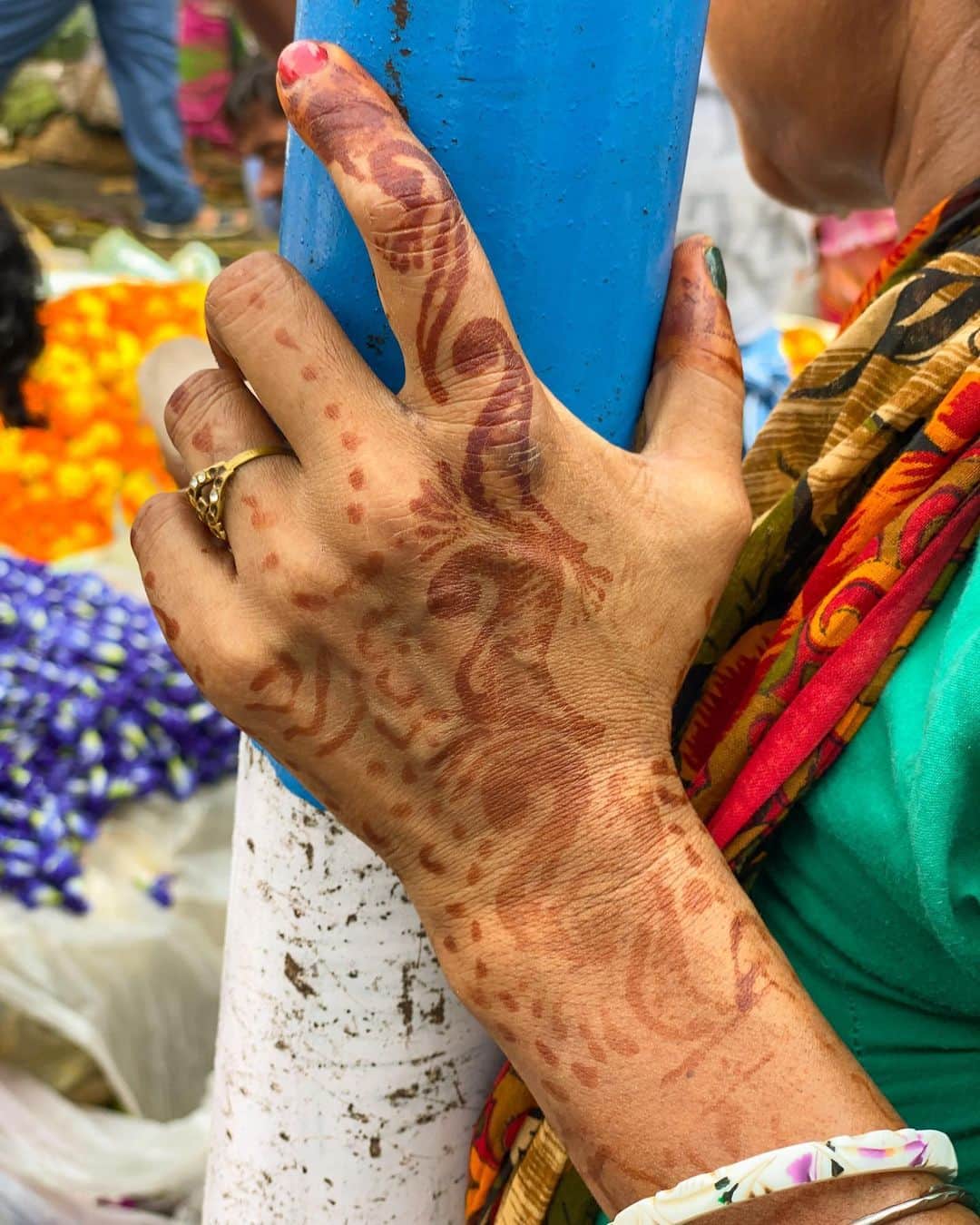 appleさんのインスタグラム写真 - (appleInstagram)「Commissioned by Apple. "In India, there is this notion that god is in everything. Handprints are visual representations of blessings, and touching something develops a physical and spiritual connection. I see my own practice of exploration and photography as an extension of this concept." #rooh #ShotoniPhone by Nick S. @sicknethi」1月2日 1時26分 - apple