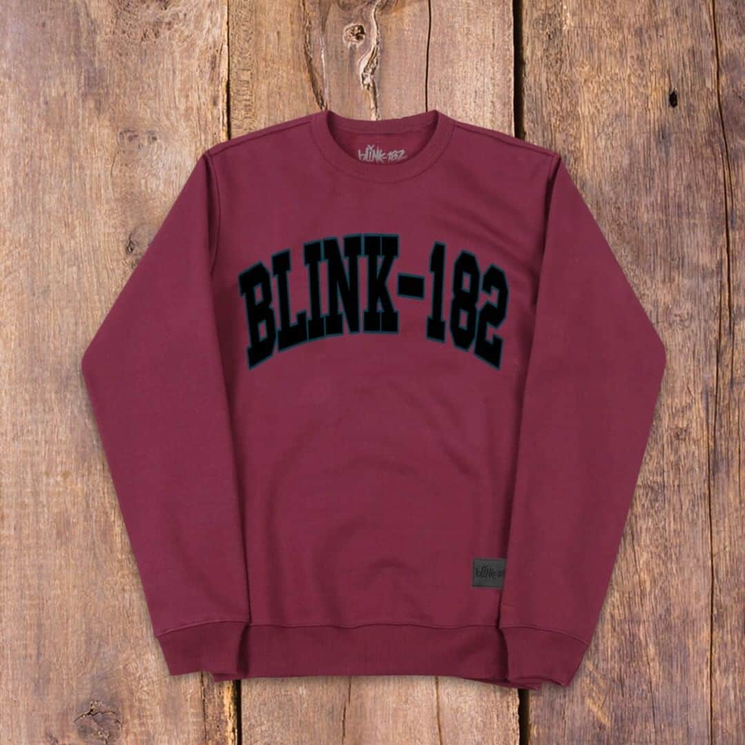 blink-182さんのインスタグラム写真 - (blink-182Instagram)「Happy New Year!! New Year, New Merch scope the 2020 capsule feat our vegan leather patch! Our boxing day sale has also been extended with up to 40% off certain items for a limited time. (link in bio)」1月2日 2時00分 - blink182