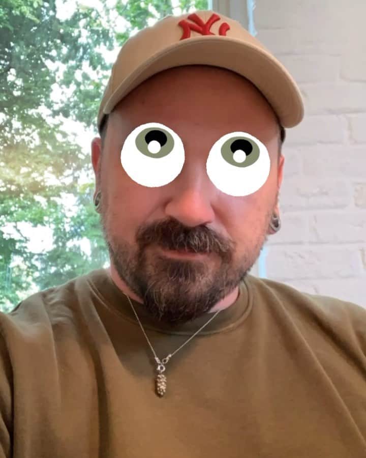 ジャンポールレスパナールのインスタグラム：「. Happy busy 2020 J’en ai déjà la tête qui tourne 😍」