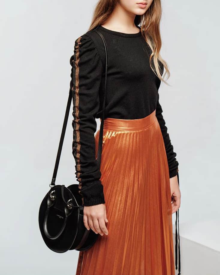 のインスタグラム：「The perfect skirt to begin your 2020  #beannaritan #annaritan #fw19」