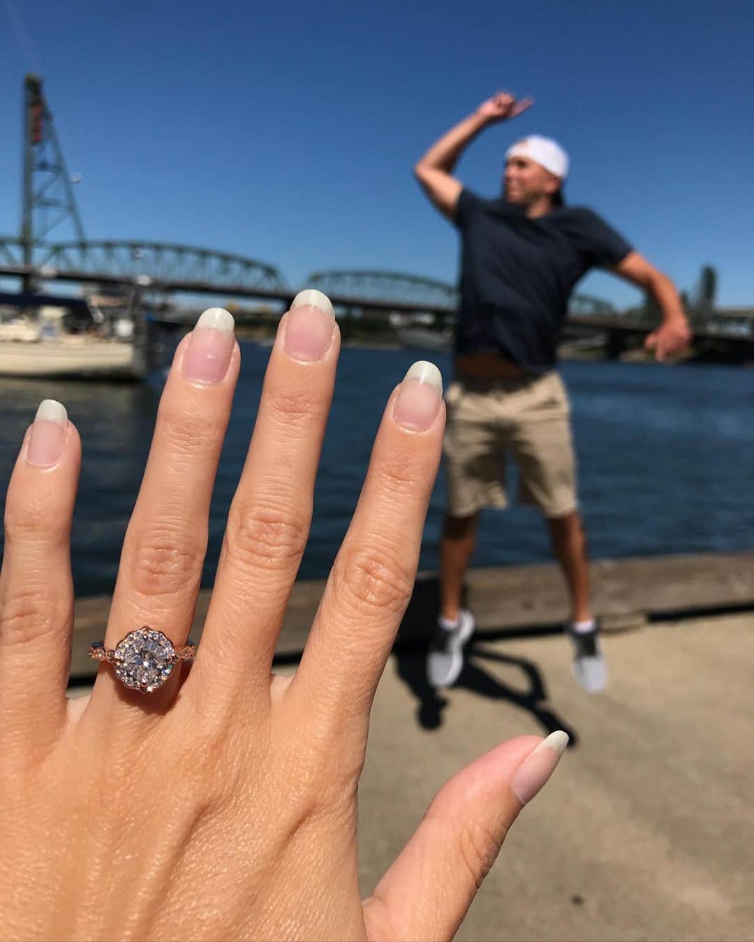 サマンサ・ドロークのインスタグラム：「What a decade. I got engaged, married and had a baby! Looking back I see God in everything. He truly knows what he’s doing and it’s far better than I could have ever imagined. I’m super blessed to have my family and friends, mama’s health, loving husband and beautiful daughter. Excited for what is to come. I’m expectant! 🙌🏻❤️ #2020 #happynewyear」