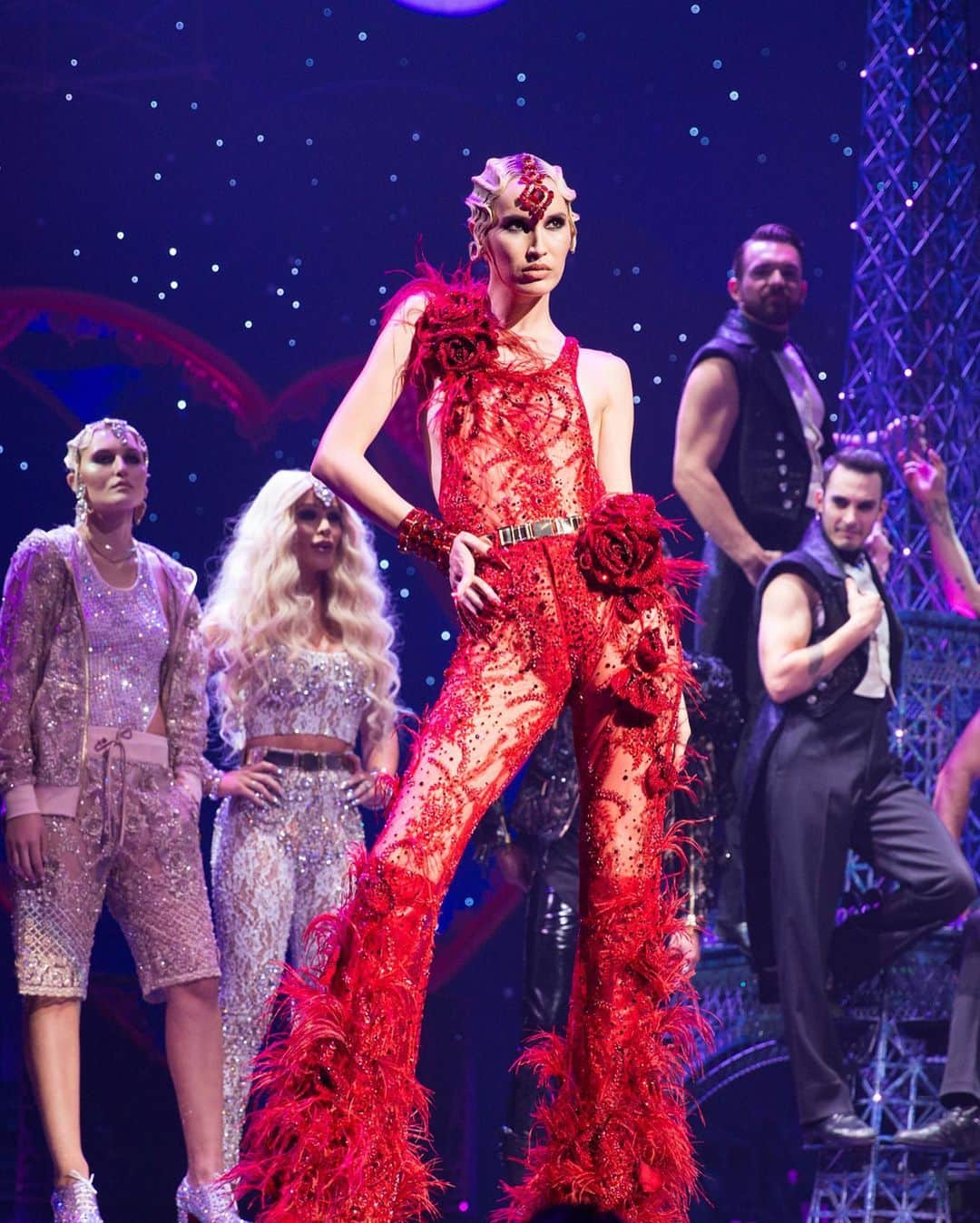 Fashion Weekさんのインスタグラム写真 - (Fashion WeekInstagram)「Cheers to a show-stopping and jaw-dropping 2020. 🥂  @theblondsny's #NYFW runway show onstage at @moulinrougebway was one of the highlights of @nyfw September 2019. 📸 by @cmcuse」1月2日 2時06分 - fashionweek