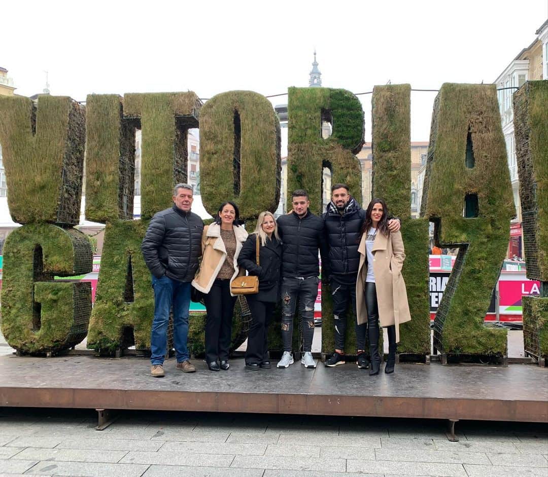 フェルナンド・パチェコのインスタグラム：「Feliz año nuevo!! Os deseo lo mejor en este nuevo año y que se cumplas todas vuestras metas y deseos. #2020 🥂」