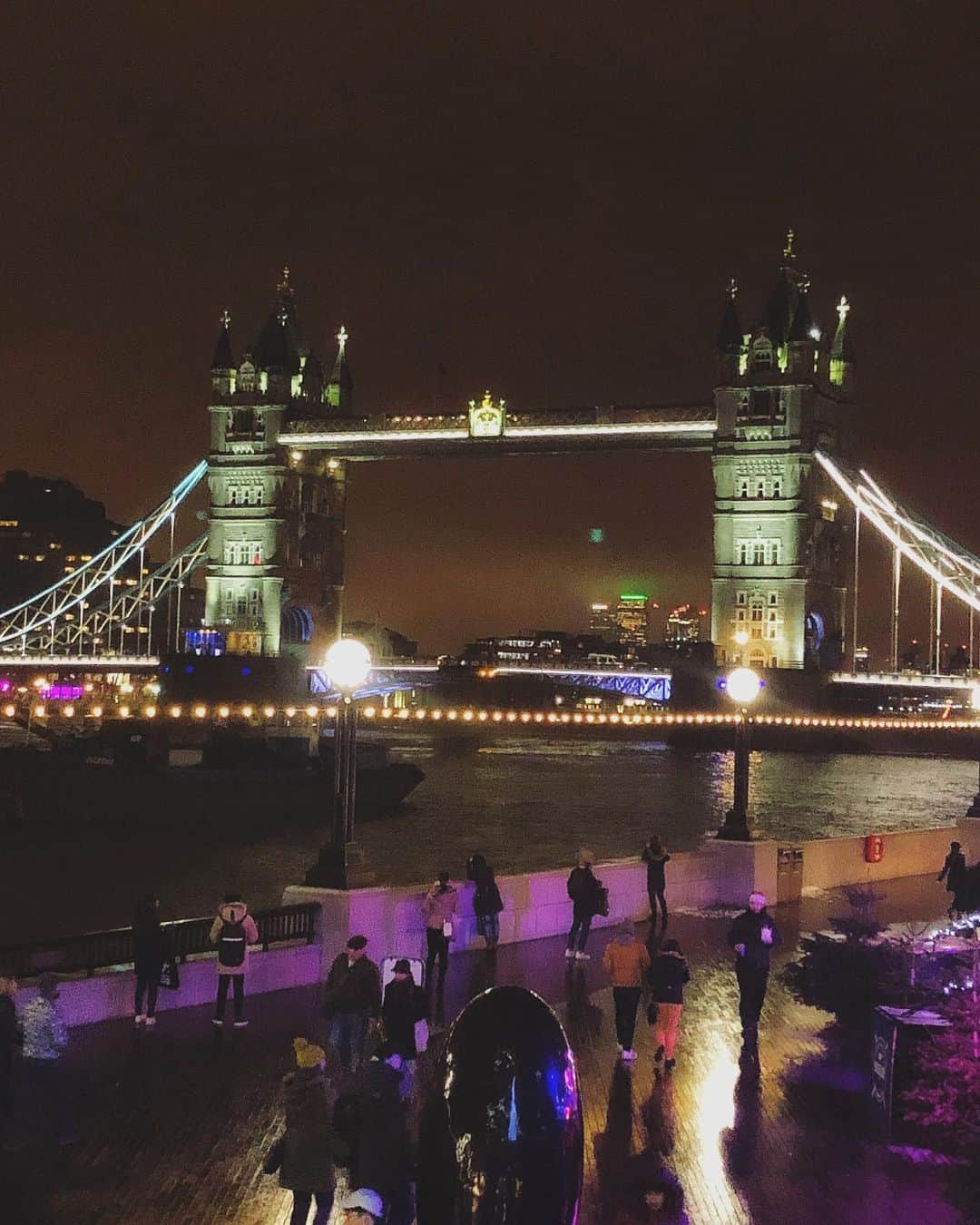 Seyda♥ Travel & Natureのインスタグラム：「Happy First Day of #2020 💜🖤❤️ #london #seydauk」