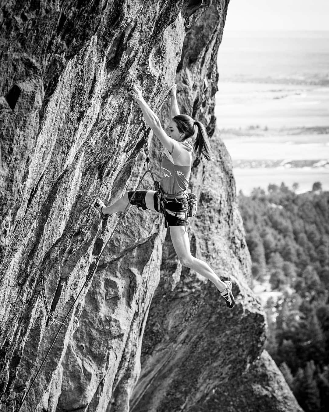 ペイジー・クラッセンのインスタグラム：「Wrapped up 2019 with a New Years Eve send of the front range classic Vogue, 5.14b. I've always been intimidated by this route, but this (I mean, last) year I finally bucked up and put in the effort. Its certainly one of the most deserving lines here in Colorado. Happy to wrap up one of my favorite years of climbing and charge into 2020...after a little rest. 📸 Photo by @robkepley_photography of one of my redpoint burns last week. Thanks for sharing, Rob!」