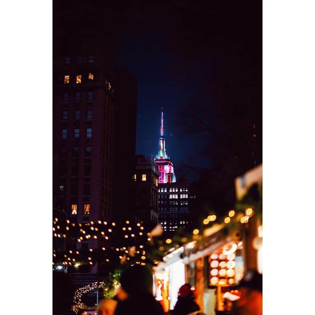 のインスタグラム：「The city that never sleeps Posted @withrepost • @louie.herman Welcome in 2020」