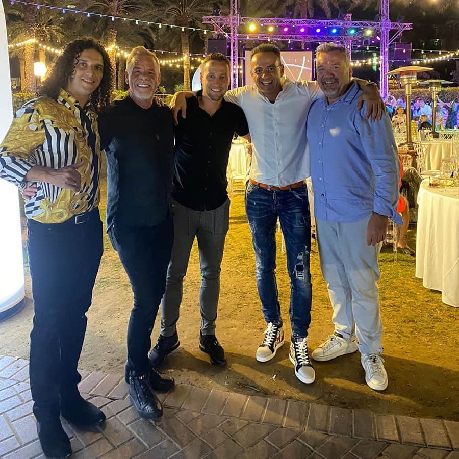 ロイ・ベーレンスのインスタグラム：「Happy New Year from Dubai! Ik wens jullie allemaal een gelukkig sportief en gezond 2020! 💥」