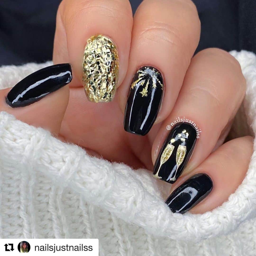 Nail Designsさんのインスタグラム写真 - (Nail DesignsInstagram)「Credit: @nailsjustnailss ・・・ Happy NYE my dear friends! My nails are ready to celebrate! 😀💗💗💗 Here I used Lights Out and G-old Money by #ellamila and amazing stencils from #vinailicious 😍」1月2日 3時10分 - nailartfeature