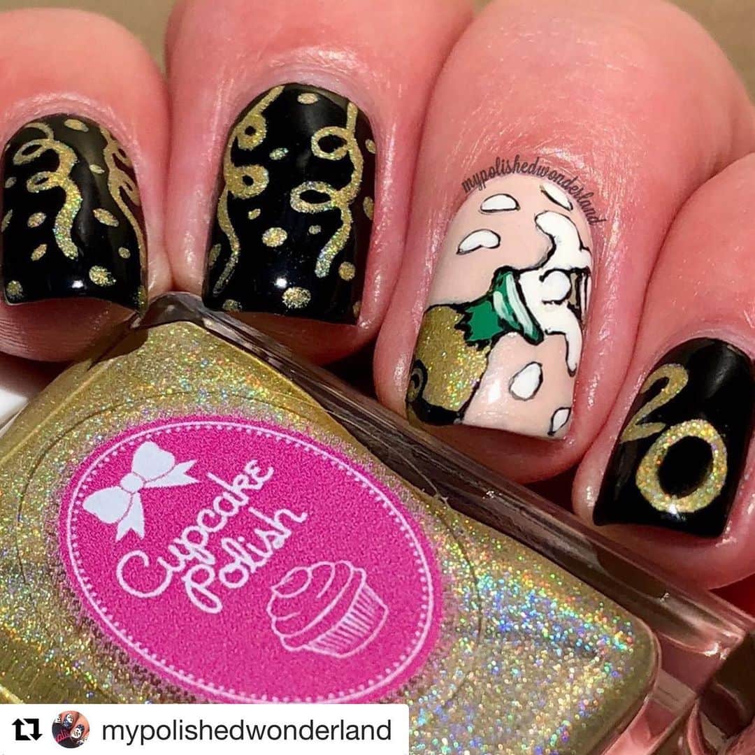 Nail Designsさんのインスタグラム写真 - (Nail DesignsInstagram)「Credit: @mypolishedwonderland ・・・ My final mani of 2019. Very happy with how these came out. All freehand with polish. I hope everyone has a safe & blessed new year. . . . Gold holo- @cupcakepolish Down For The Count」1月2日 3時11分 - nailartfeature