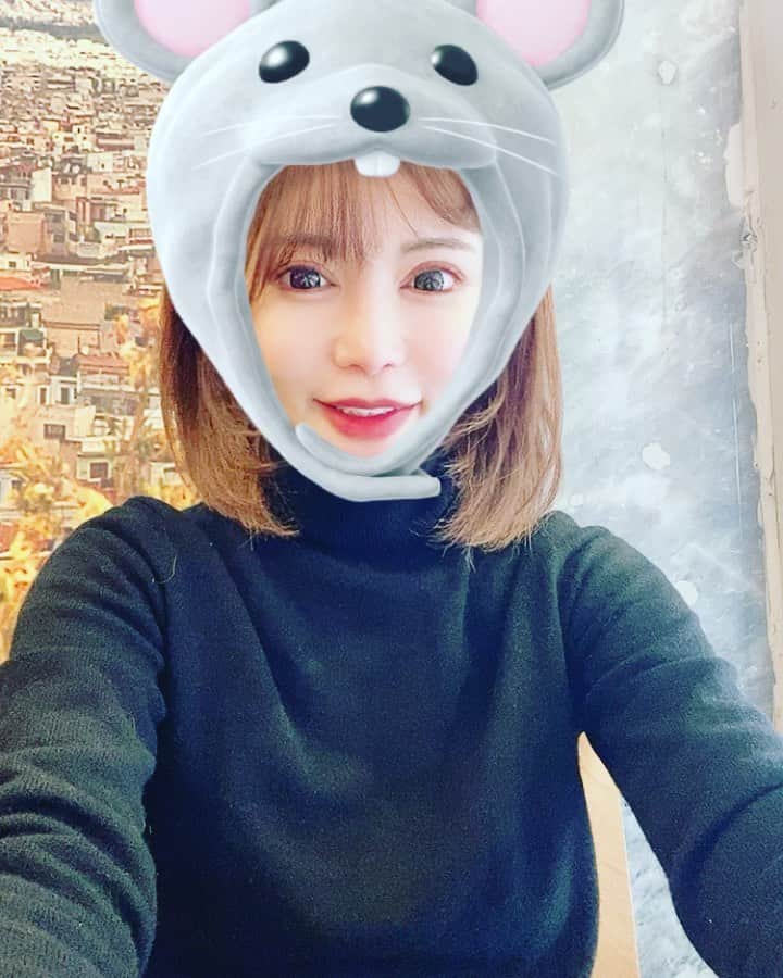 里美ゆりあのインスタグラム：「ねずみ年に因んで🐭🌼💕 #ねずみ  #ネズミ #子年 #ちゅー」