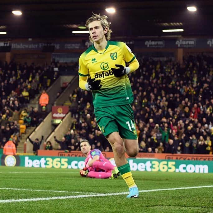 ノリッジ・シティFCさんのインスタグラム写真 - (ノリッジ・シティFCInstagram)「We lead at the break! Come on City! 💪」1月2日 3時24分 - norwichcityfc