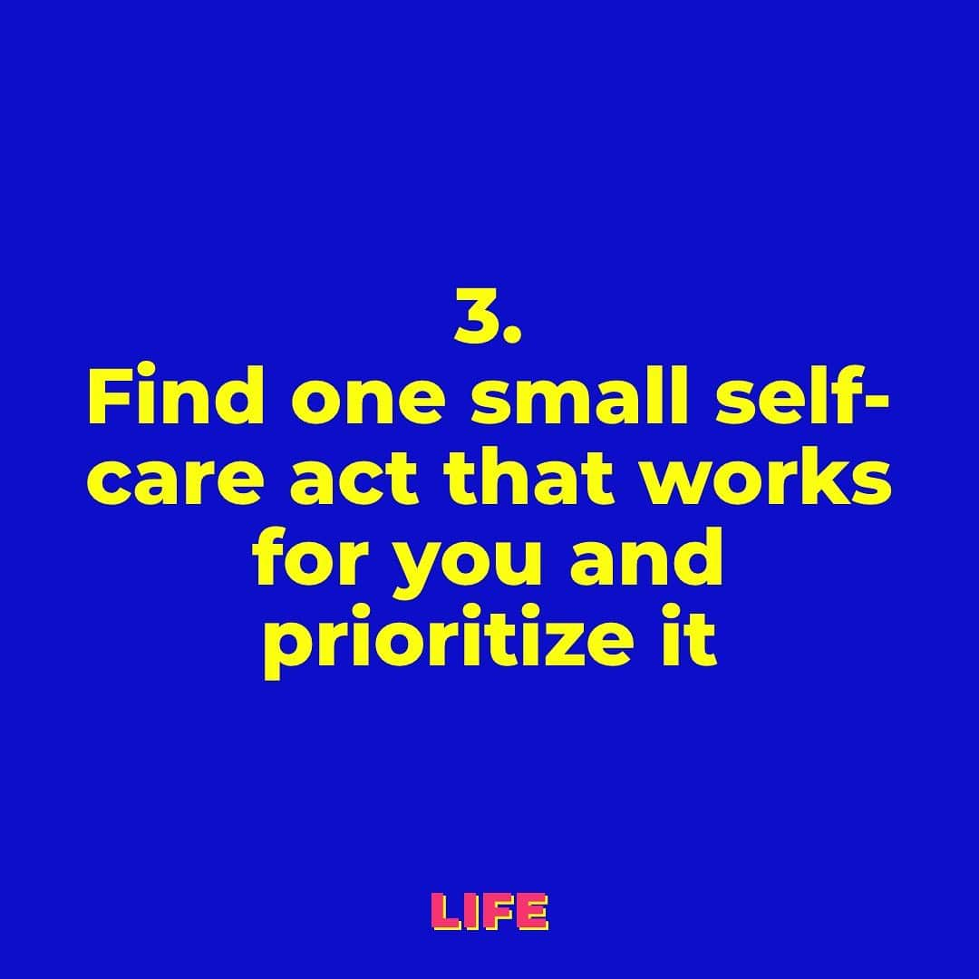 Huffington Postさんのインスタグラム写真 - (Huffington PostInstagram)「Looking for a resolution for the New Year? Why not consider improving your mental health? Here are some small ways to boost your mental and emotional health in 2020. ⁠⠀⁠⠀ ⁠⠀⁠⠀ Head to our link in bio for more expert advice on how to make 2020 a better year for your mental health.」1月2日 4時02分 - huffpost