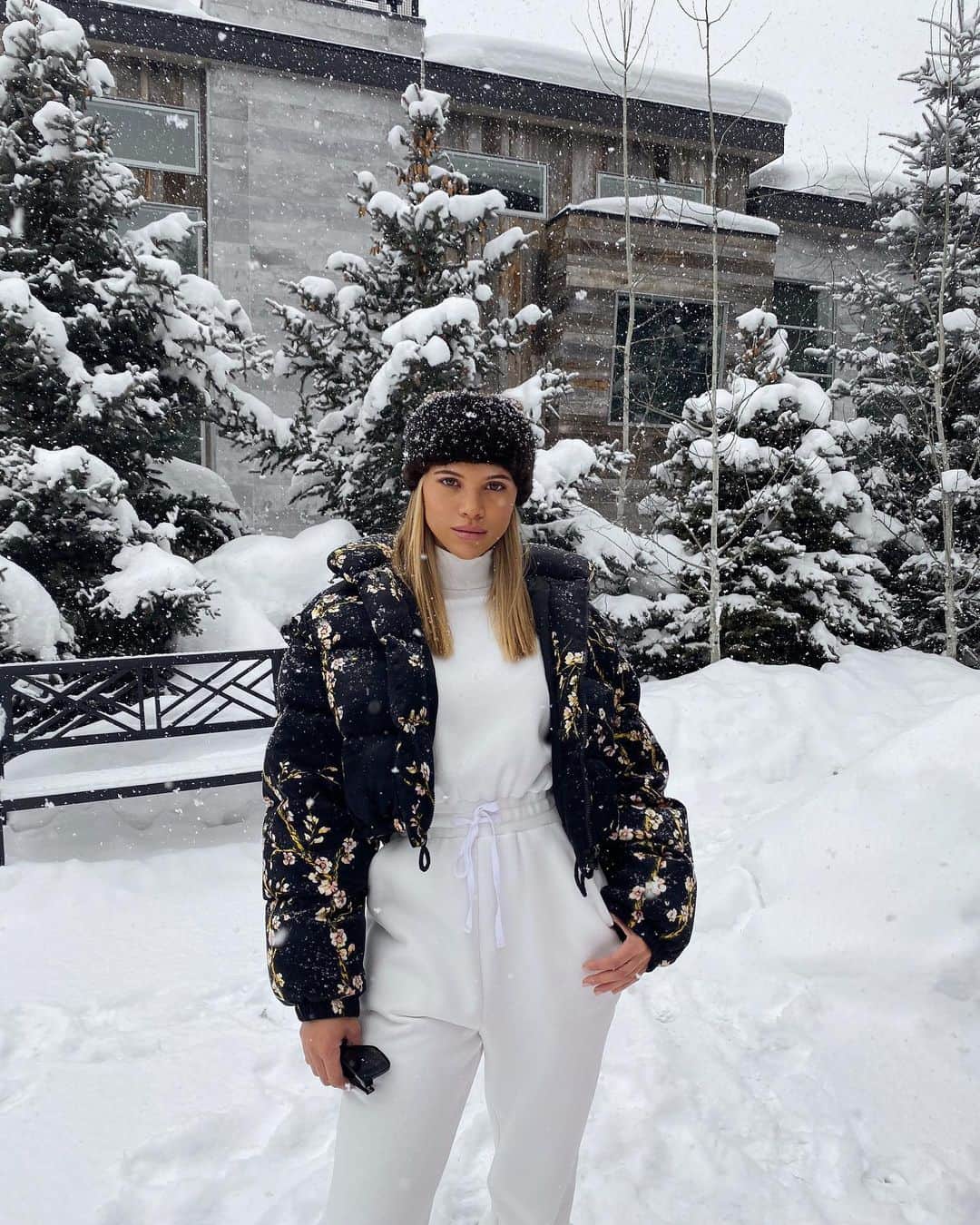 ソフィア・リッチーのインスタグラム：「🥶」