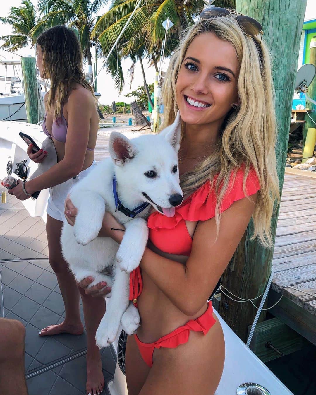 Lindsay Brewerのインスタグラム：「Me and my New Years kiss」