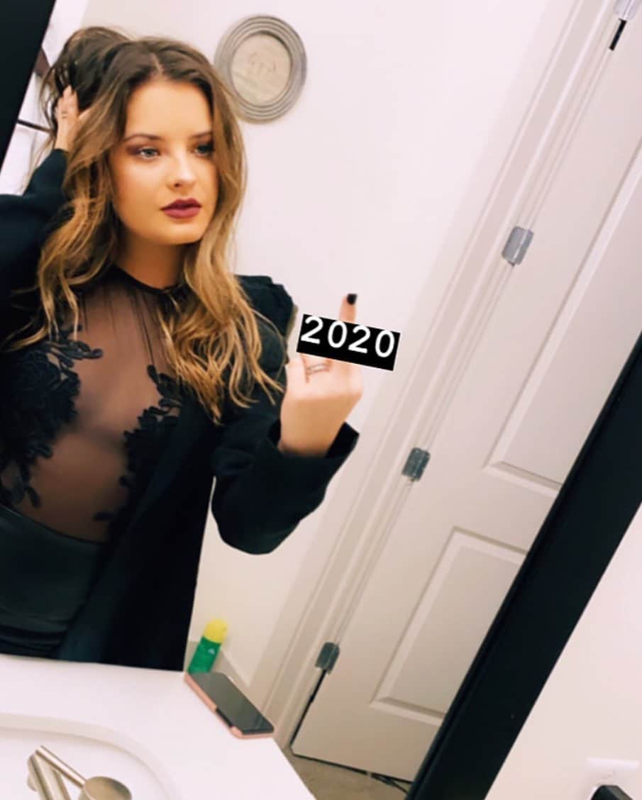 Brooke Marie Hylandのインスタグラム：「At the beginning of this decade some of you were watching the good & bad parts of my life play out on TV. Flash forward to the end... & I’ve had the opportunity to dabble in the world of fame. I was able to have more fun than I thought was humanly possible with the best of friends, new & old. I traveled to 17 different countries. I graduated college w 2 degrees and road tripped across the country to start a life in California! No words for how thankful and utterly full my heart is with all the memories, the lessons and the people that made the decade what it was. F**k you 2020 if you think you’re going to be anything less than what these past years have been. Happy new year lovers 🥂」