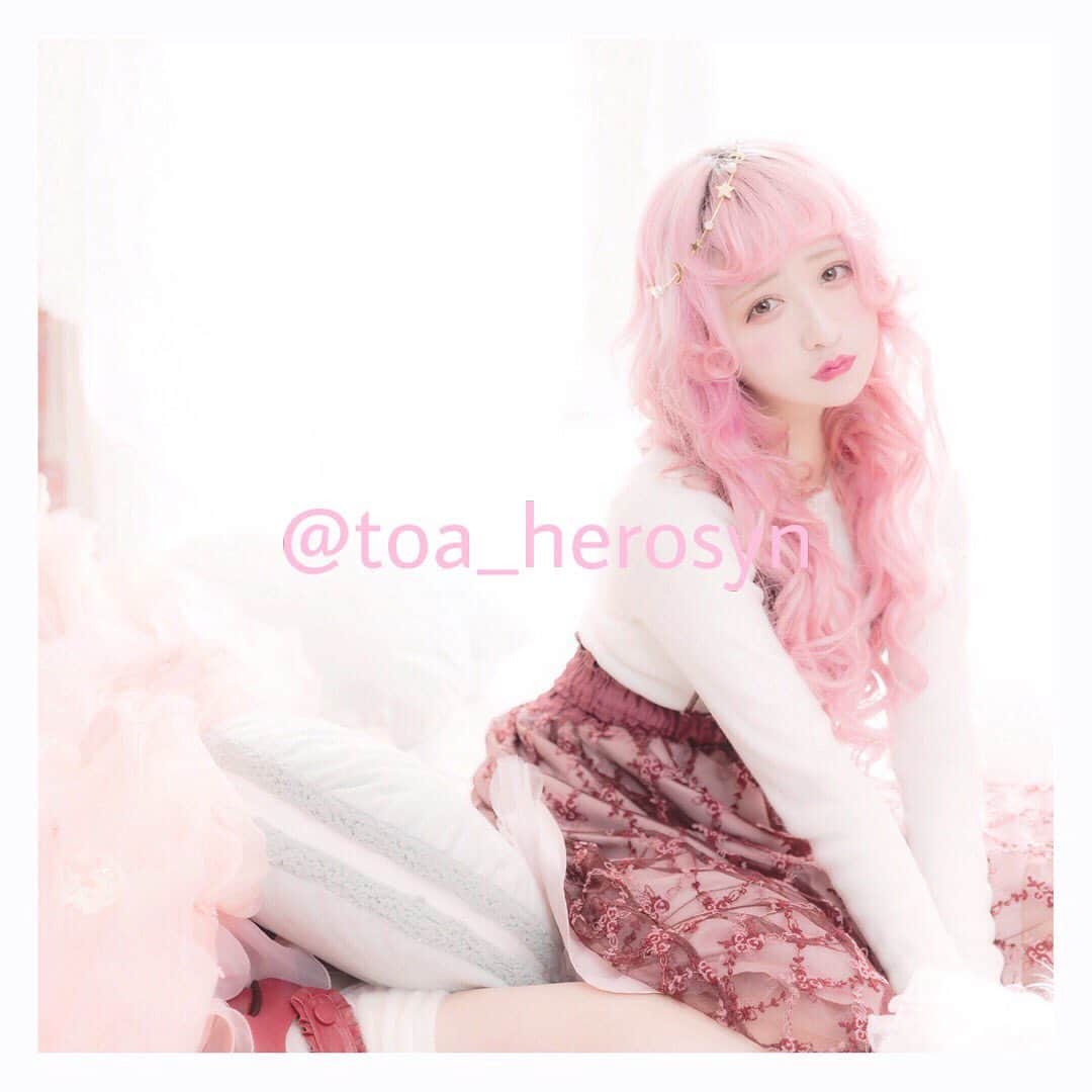 胡桃兎愛のインスタグラム：「2020年も超絶可愛く生きたいな...❤︎」