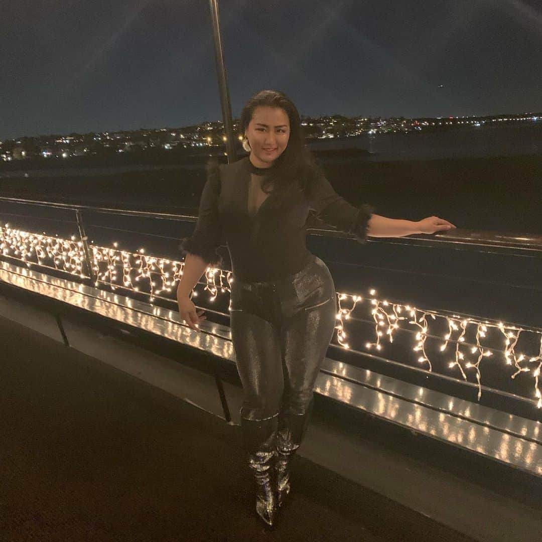 藤井美穂のインスタグラム：「What a fabulous new year ! 2020 will be such a fun year guaranteed!! 👢 @shoedazzle  #shoedazzlepartner」