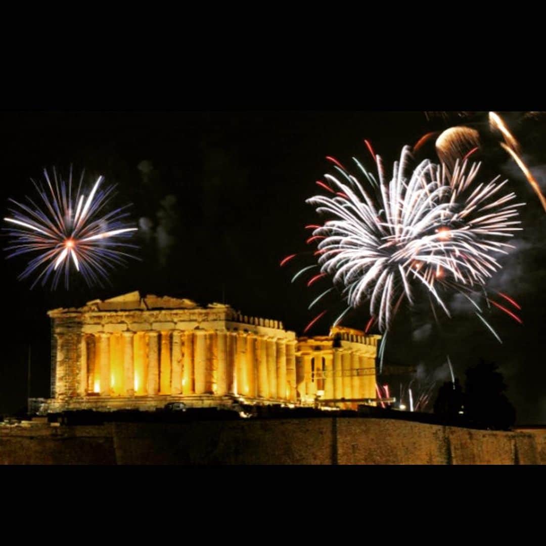 アンシャングリークさんのインスタグラム写真 - (アンシャングリークInstagram)「Happy New Year from Greece ☮️➕💜」1月2日 5時28分 - ancientgreeksandals