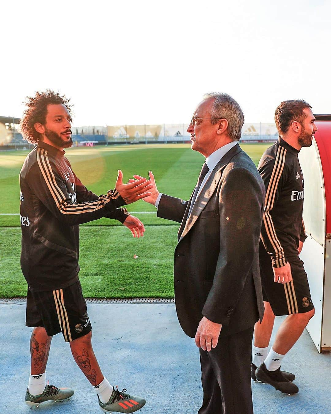 レアル・マドリードさんのインスタグラム写真 - (レアル・マドリードInstagram)「🤝 Florentino Pérez visited #RMCity to wish the team all the best for 2020! - ¡Florentino Pérez visitó la Ciudad Real Madrid para desear al equipo todo lo mejor para 2020! #RealMadrid」1月2日 5時36分 - realmadrid