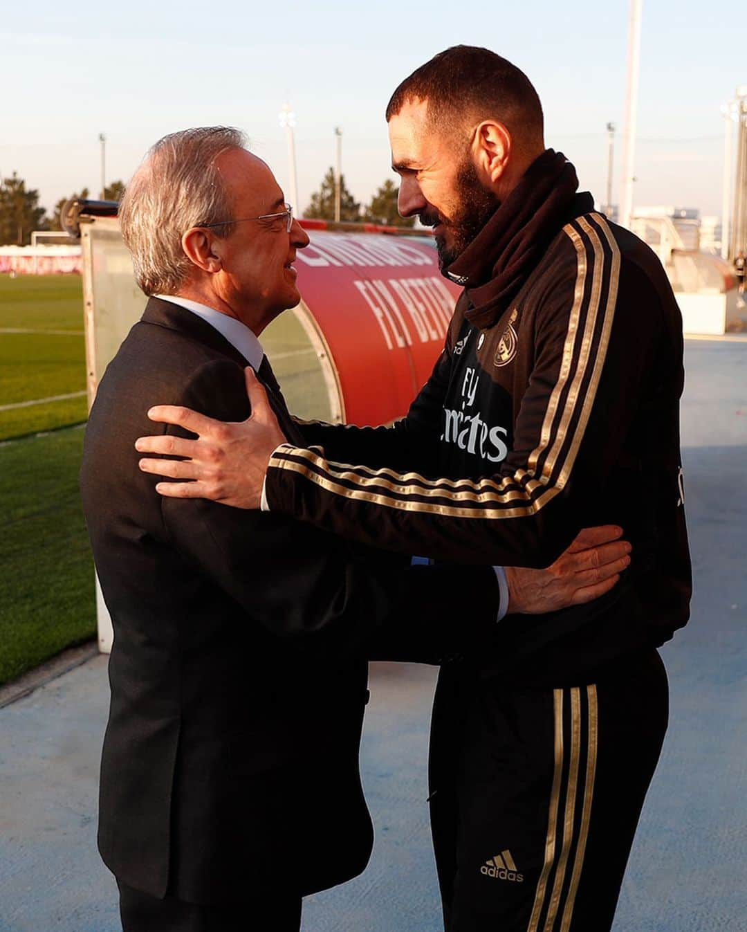 レアル・マドリードさんのインスタグラム写真 - (レアル・マドリードInstagram)「🤝 Florentino Pérez visited #RMCity to wish the team all the best for 2020! - ¡Florentino Pérez visitó la Ciudad Real Madrid para desear al equipo todo lo mejor para 2020! #RealMadrid」1月2日 5時36分 - realmadrid