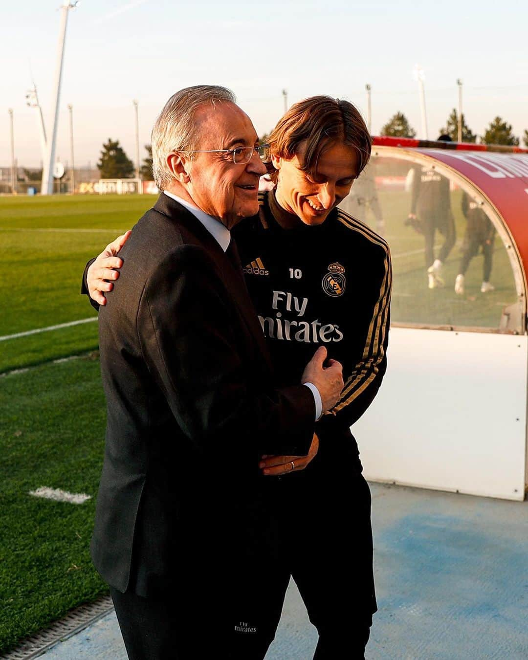 レアル・マドリードさんのインスタグラム写真 - (レアル・マドリードInstagram)「🤝 Florentino Pérez visited #RMCity to wish the team all the best for 2020! - ¡Florentino Pérez visitó la Ciudad Real Madrid para desear al equipo todo lo mejor para 2020! #RealMadrid」1月2日 5時36分 - realmadrid