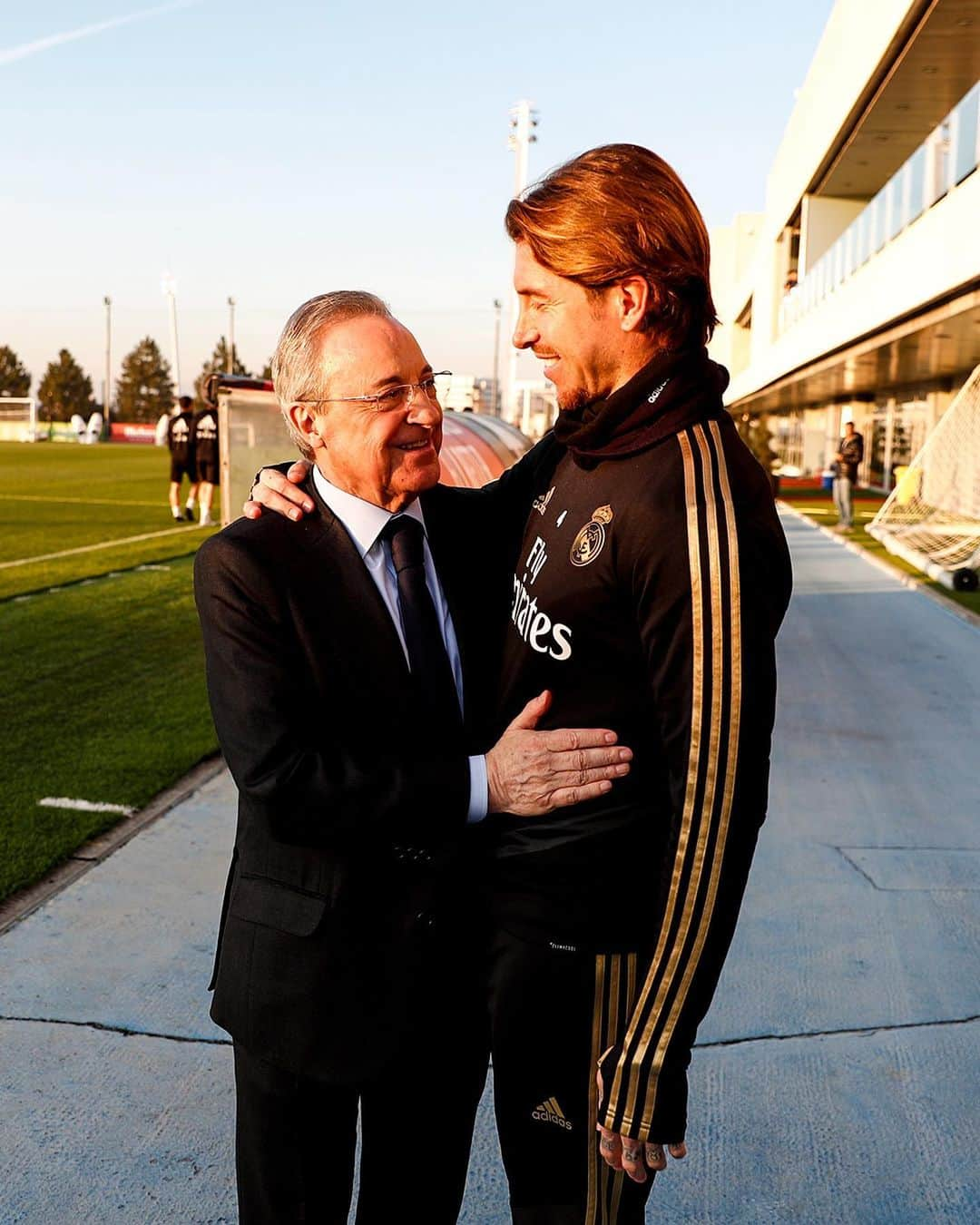 レアル・マドリードさんのインスタグラム写真 - (レアル・マドリードInstagram)「🤝 Florentino Pérez visited #RMCity to wish the team all the best for 2020! - ¡Florentino Pérez visitó la Ciudad Real Madrid para desear al equipo todo lo mejor para 2020! #RealMadrid」1月2日 5時36分 - realmadrid