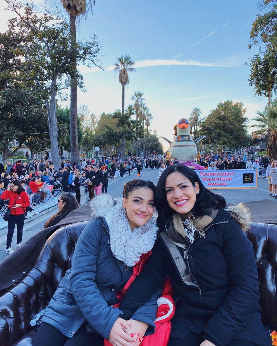 ローリー・ヘルナンデスさんのインスタグラム写真 - (ローリー・ヘルナンデスInstagram)「one of the best New Years ever... co-grand Marshall at the Rose Parade??? insane. if you would’ve told me this was happening when i was younger, i wouldn’t have believed you🌹」1月2日 5時44分 - lauriehernandez