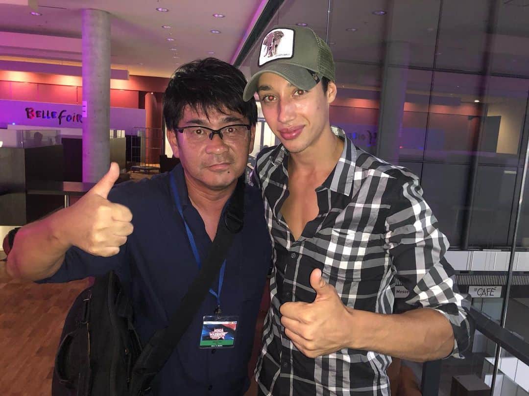 乾雅人のインスタグラム：「夏にドイツで「日本で寿司を食おう」と直接キャスティングした「象つかい レネ・キャスリー @rene_casselly 」がこんなに活躍してくれて大満足。 やっぱり寿司を食べる約束はしておくものだ。今年もお鮨をたくさん食べよう。」