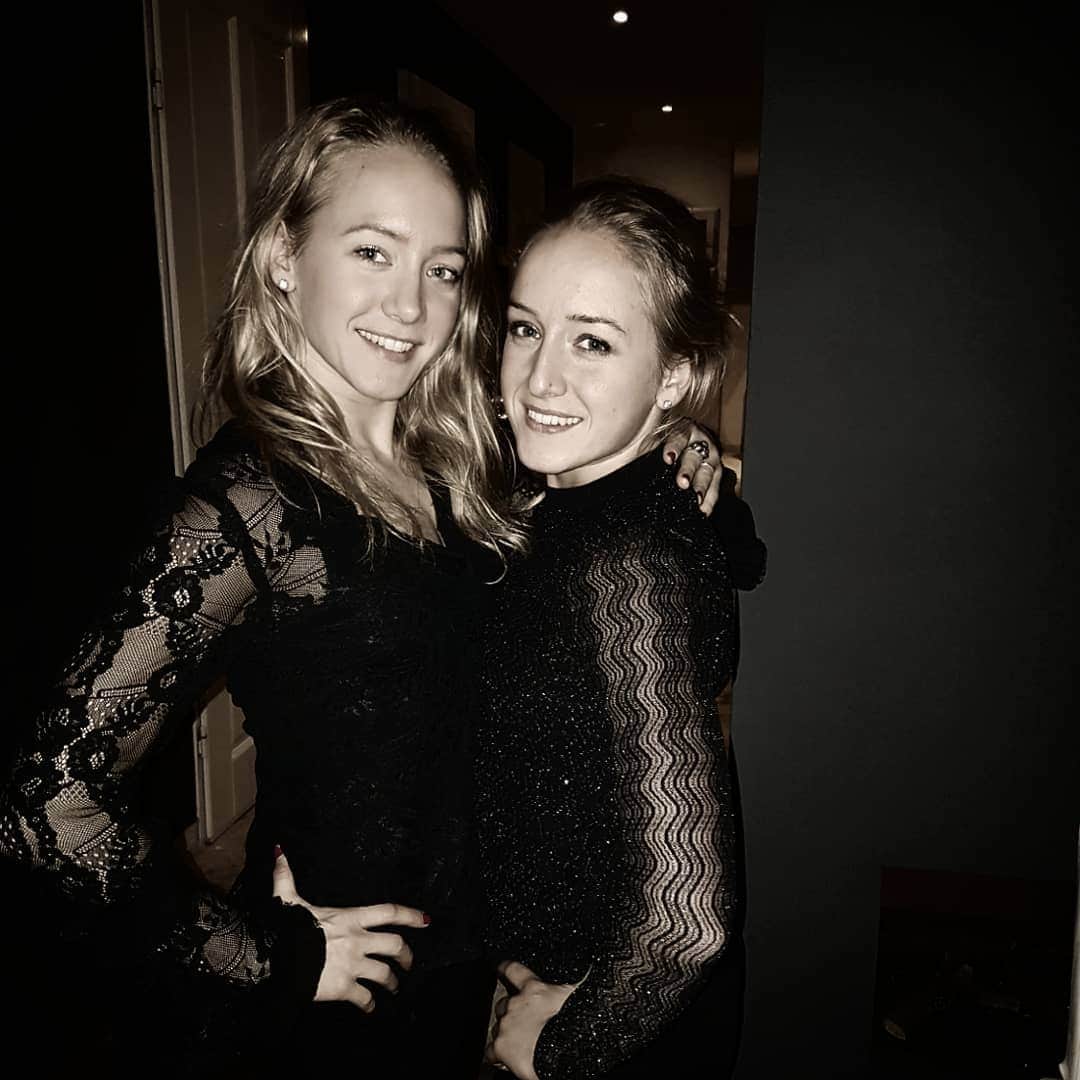 リーケ・ウェイファースのインスタグラム：「2 0 2 0 💫 Happy new year! So thankful for the great year 2019, and so excited to make this Olympic year so special together!  For me there is big focus on the Olympic Games, to compete and be my personal best in Tokyo! I hope you are looking forward to your goals for 2020 as well and I wish you the best of luck on this year! What I have learned from my experiences last years is that we are all striving for success and happiness, and it is great that we achieve our highest goals, but I believe a happy life starts with 1 thing and won't be the same without it: LOVE ♡ love for yourself, love for people around you, love for great health, love for growth, the love to create, give and laugh! And the best thing of this, we can do all these things every single day!💫 We can make acts of love to ourselves and others, we can grow, create and give, and make choices to live healthy, positive and joyful every day💕💪 We don't need our highest goals to be achieved, or more of this or that in order to feel happy.  Happiness lies in our own mindset, to appreciate every days small and beautiful things, while working on something bigger to bring in the future. I wish you all a great year, to live and enjoy fully! Make every day a special day and live in the way how you want to experience your life! Even when there will always be hardships in life, so will there be positivity and bright moments! Shine bright and don't forget to leave a sparkle wherever you go💫 xoxo」