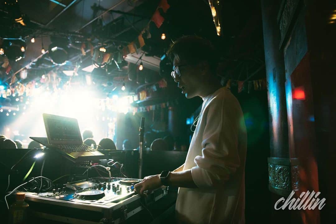 のインスタグラム：「Happy new year!!!﻿ ﻿ 今年2020年も﻿ VUENOS chillin Navigatorとして、﻿ EVENT MC、RADIO PERSONALITYとして、﻿ 一歩一歩大切に愛を込めて精進します！﻿ よろしくお願い致します✨🐶﻿ ﻿ #EVENTMC #Navigator #chillin #ブエチリ #RADIOPERSONALITY #DJ #KYOHEY」