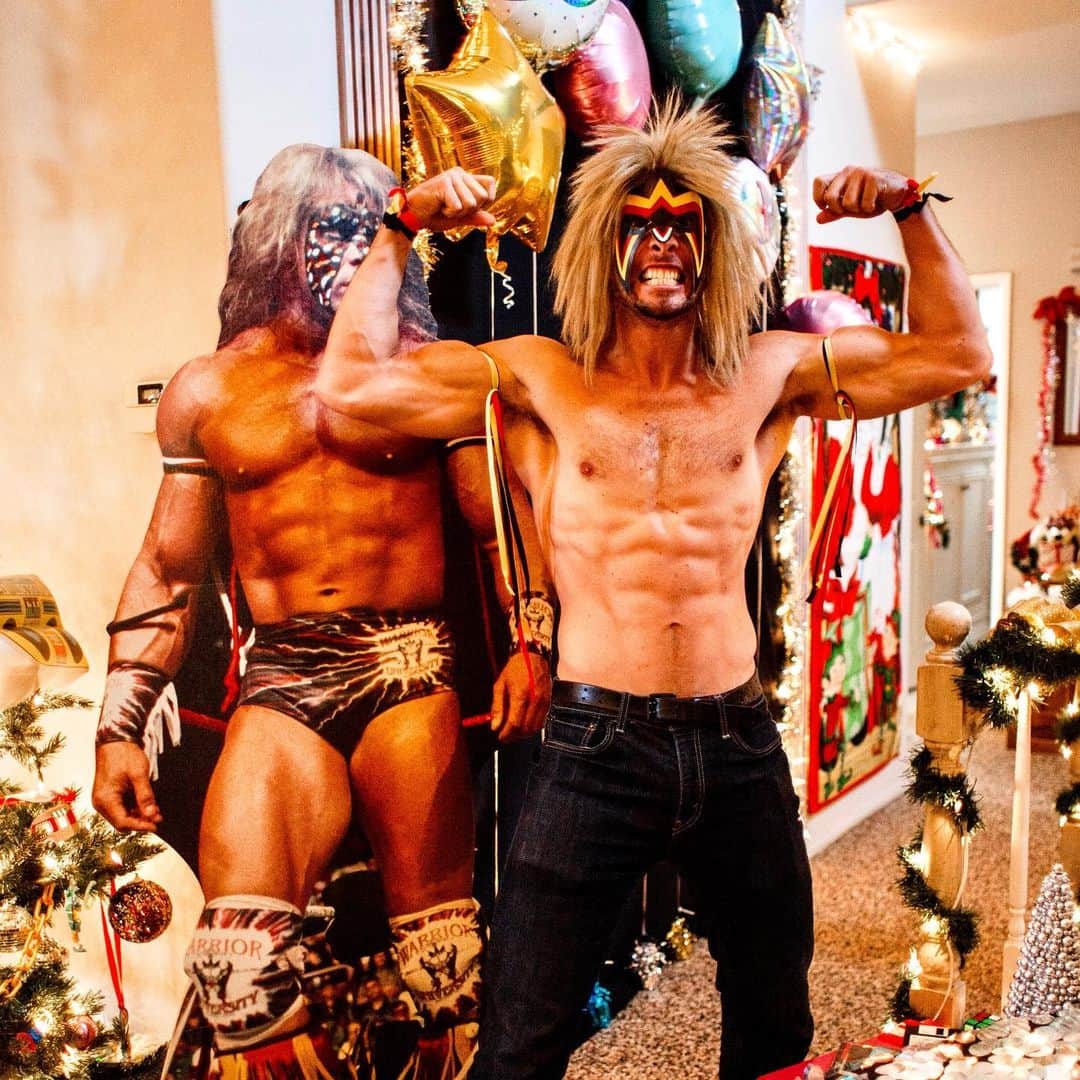 Chadd Smithさんのインスタグラム写真 - (Chadd SmithInstagram)「HAPPY ULTIMATE YEAR 🦾🤘🏼🎉 This was one of my costumes/characters from our epic Xmas 80s party thrown by my rad mom @jennartistic pics by @evanmlink #ultimatewarrior #80s #wrestlemania #feelthepower」1月2日 6時46分 - maddchadd
