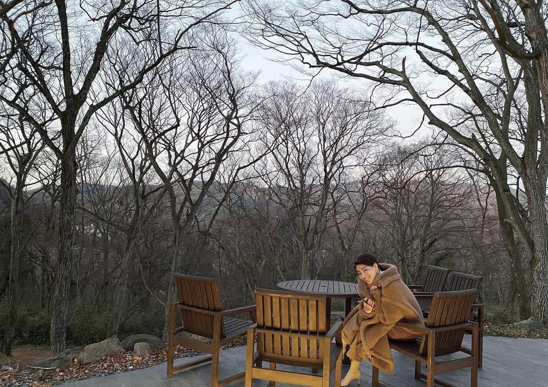 JUNNAのインスタグラム：「冬の森散歩🚶‍♀️ #only #温泉 #温泉旅行 #温泉好き」