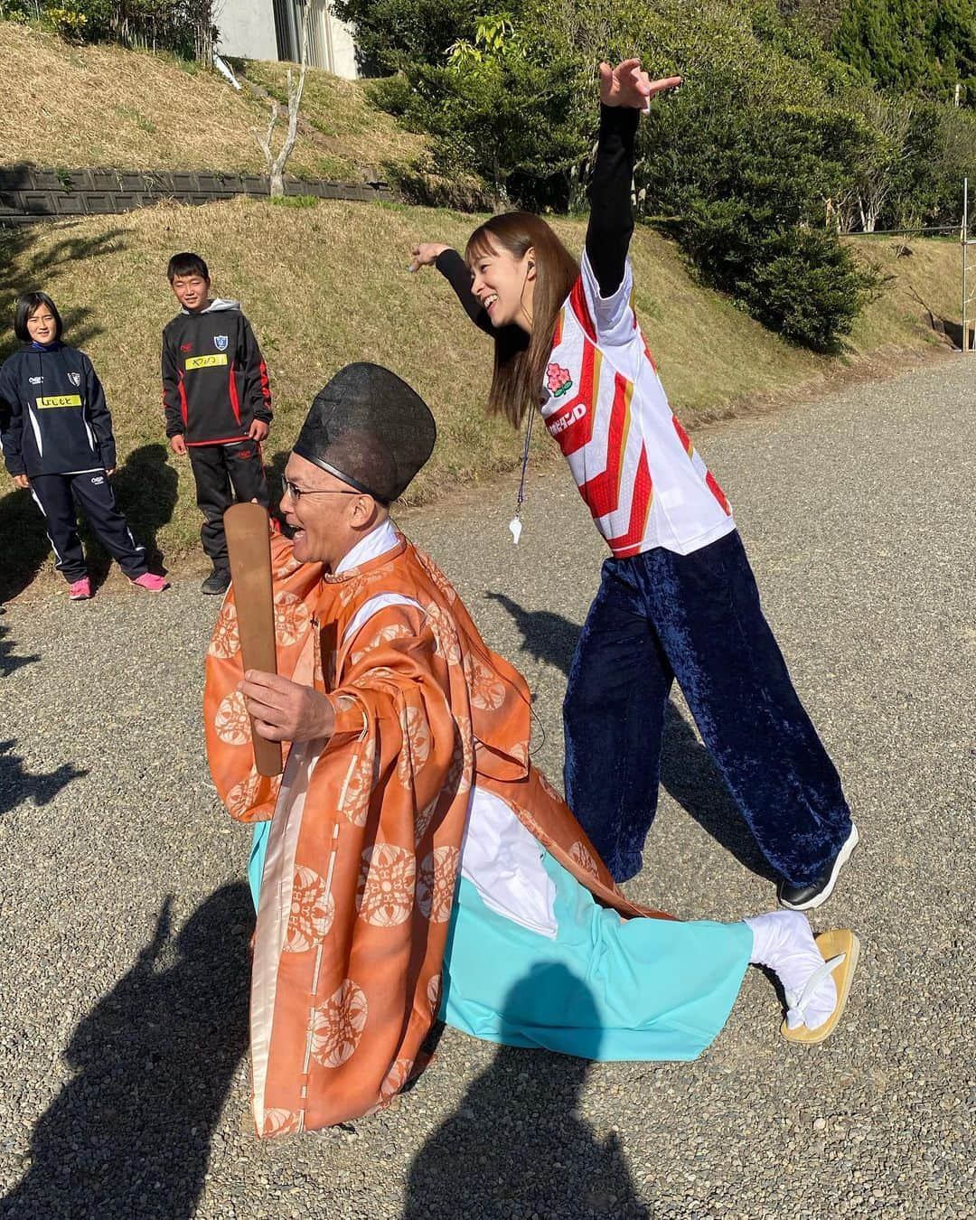 酒井瞳さんのインスタグラム写真 - (酒井瞳Instagram)「#大御神社 はあのラグビー日本代表選手たちが訪れた事でも有名になったパワー溢れる神社！ 私も今年は例年以上にパワーアップするぞ！ #宮崎 #日向 #正月 #新年 #2020年 #ラガーシャツ #ラグビー #パワースポット神社」1月2日 16時59分 - s.sakaihitomi