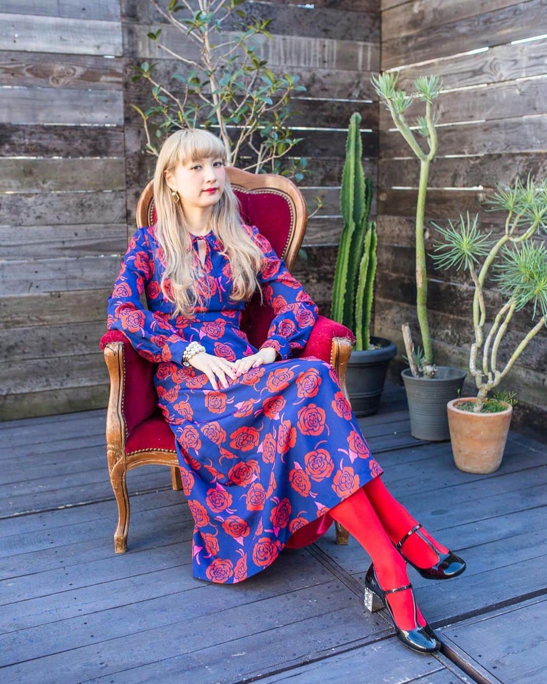 のインスタグラム：「Happy new year 2020✨ 今年はブランド @SforShoko 設立5周年❣️ 新たなイベントやコラボなど様々な企画が進行中です🎶可愛いアイテムが色々出来そうで、楽しみ楽しみ。写真はファーストコレクションから🌹今もバラ柄のアイテムにお問い合わせを多数頂き、なにか復刻アイテムも作れたら良いなと考えています✨ #SforShoko Photographd by @sugar_crisp」