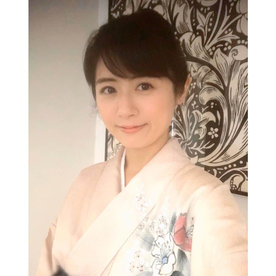 松尾依里佳さんのインスタグラム写真 - (松尾依里佳Instagram)「新年あけましておめでとうございます！2020年もみなさまにとって実り多き一年となりますよう心よりお祈り申し上げます。 元旦は主人の実家にて🎍主人の両親は毎年恒例で和装ですが、今年は義理の姉も女性はみなお着物で過ごしました✨新年早々気持ちも引き締まる思いでした💖 #謹賀新年 #2020年 #本年もどうぞよろしくお願い申し上げます」1月2日 17時24分 - erika.matsuo