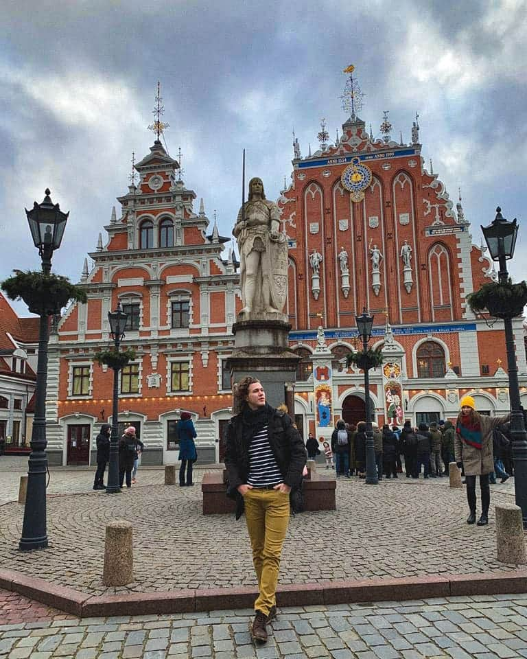 パヴェル・ドローストのインスタグラム：「Sveiki Rīga! 🖐🏼 Glad to be back here again!🏰🚶🏼 . . .  #latvia #riga #travel #vacation #exploreriga #visitlatvia #2020 #familytime #lavitaebella」