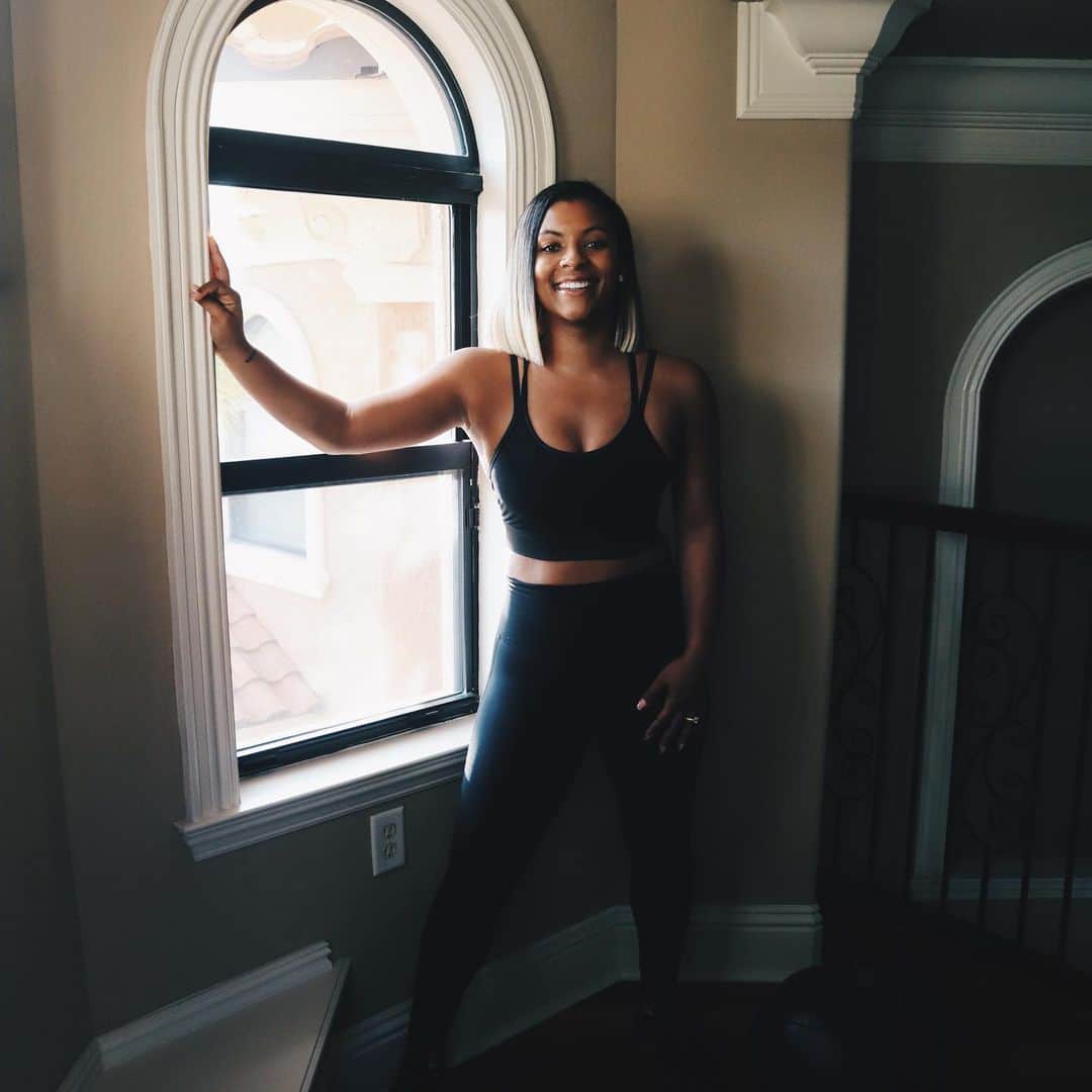 ジェームイス・ウィンストンのインスタグラム：「A super hero mama, unwavering faith and ambition to chase her purpose and calling. The cool thing is that’s just herrway ( @shopherrway ) . @breionnicole_  has worked tirelessly and persistent to finally launch @shopherrway for you to start off your new year with some luxurious gear!」