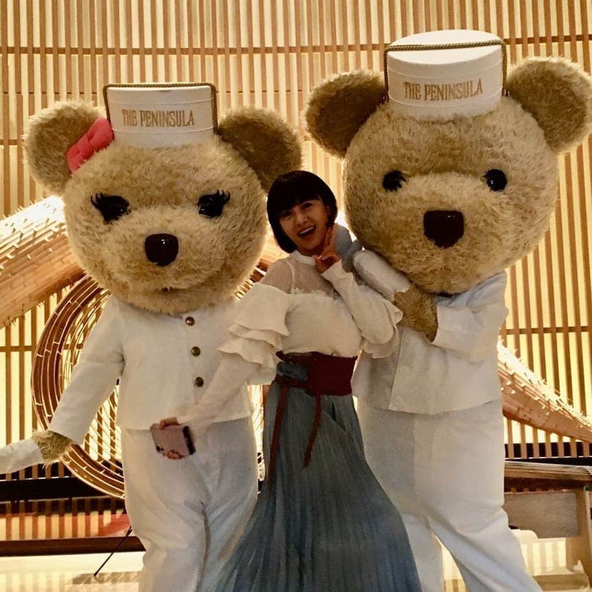さとう珠緒さんのインスタグラム写真 - (さとう珠緒Instagram)「明けましておめでとうございます🎉✨😆✨いつも見てくださる方々、イイね、コメント本当にありがとうございます😆  今年も皆さまにとって素晴らしい一年になりますように🌈  昨日はペニンシュラで多美さんファミリーにお誕生日をお祝いしていただきました🎁🎂 りこポリス👮‍♀️レーサー青木琢磨さんも 🚕  感謝💕  また一つ歳をとりました✨マイペースに頑張りますので何卒応援よろしくお願いします✨✨✨ みなさま良いお正月を～🌈 #ペニンシュラ #アフタヌーンティー #お誕生日 #ありがとうございました #元旦 #多美さんファミリーに癒されました」1月2日 9時32分 - tamao_satoh