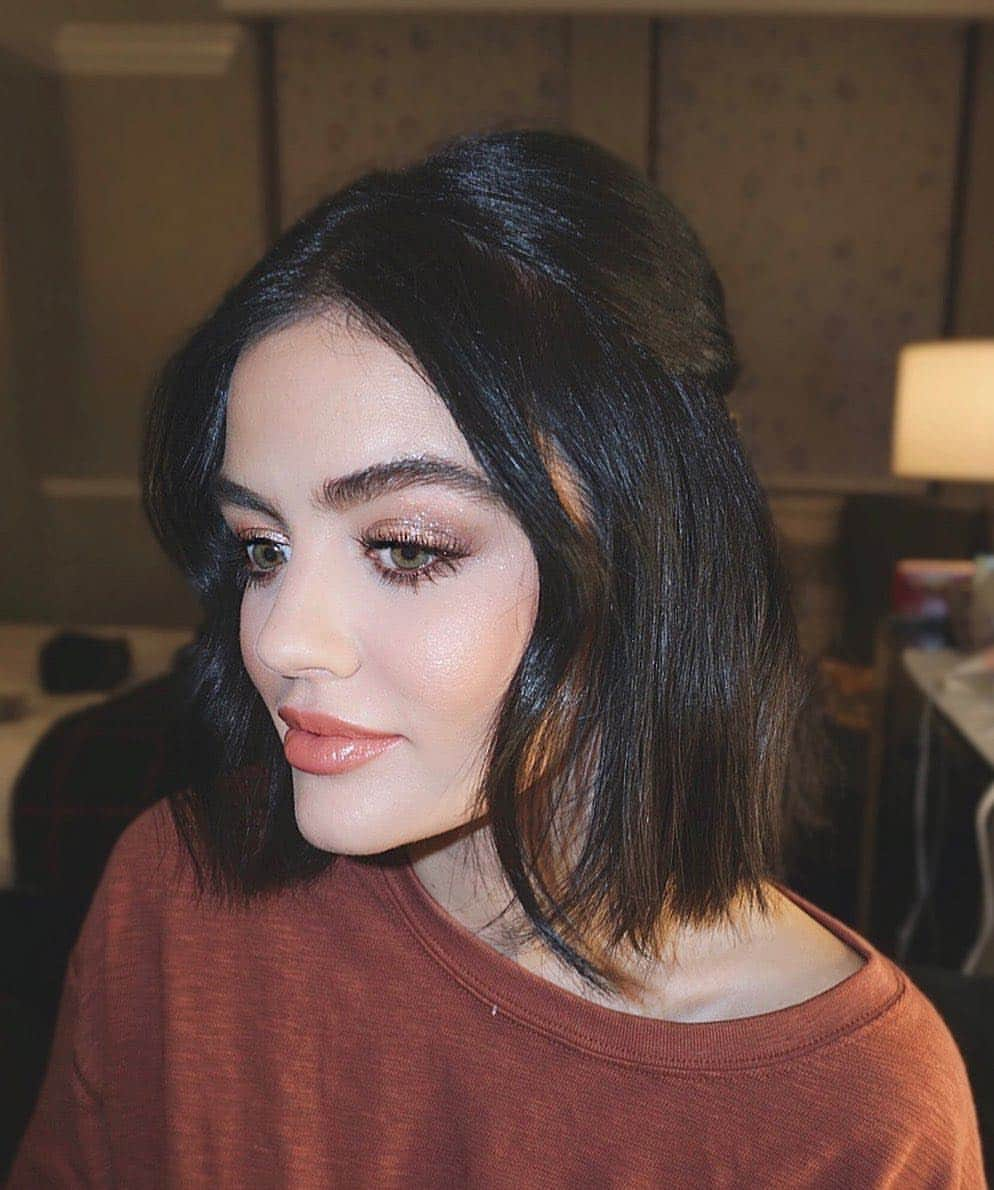 LORACさんのインスタグラム写真 - (LORACInstagram)「#REPOST @kdeenihan  Ending 2019 with ANOTHER stunning look created by LORAC Artistry Advisor @kdeenihan on the lovely @lucyhale✨🖤✨ Kelsey used our beloved LUX Diamond Crème Eyeshadow in LACE on the lids, and our Light Source Illuminating Highlighter in DAYLIGHT on the cheeks!  Wishing everyone positive 2020 vibes this New Year’s Day— CHEERS to the NEW YEAR🎉🥂 #INSPIRATION #INSPO #LORAC #LORACCOSMETICS #NYEMAKEUP #NEWYEARS #2020」1月2日 9時48分 - loraccosmetics