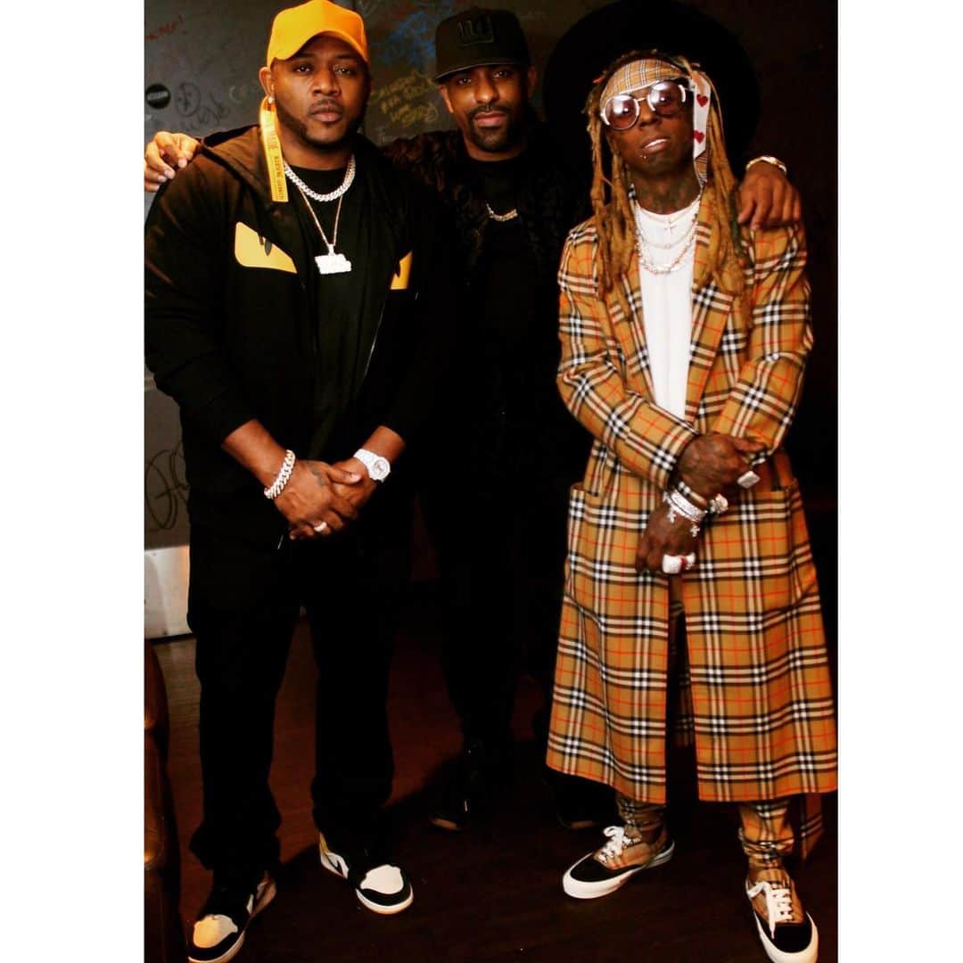 マック・メインのインスタグラム：「Last night was a cool vibe! Happy New Year and more life and blessings to all! Food for thought we go make sure y’all get breakfast, lunch, dinner and dessert for staying down! #MULA4EVA #LOVE 📸: @mianights」