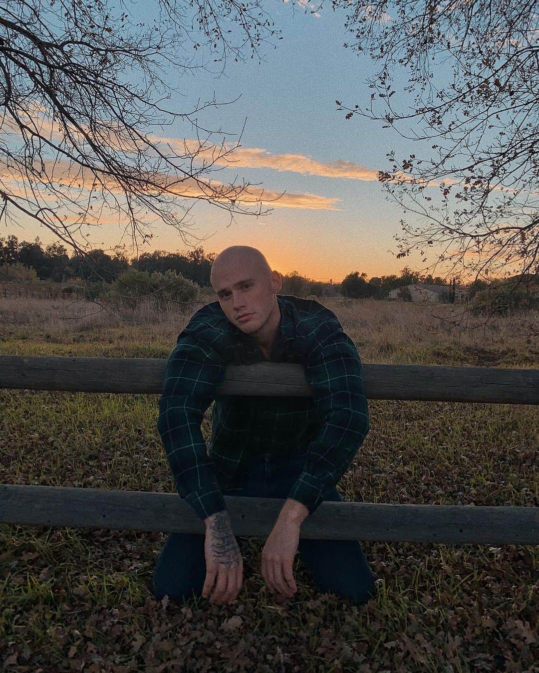 ブランドン・シェイアのインスタグラム：「Ran away from home today 🧡 📸 @blake_eiermann」