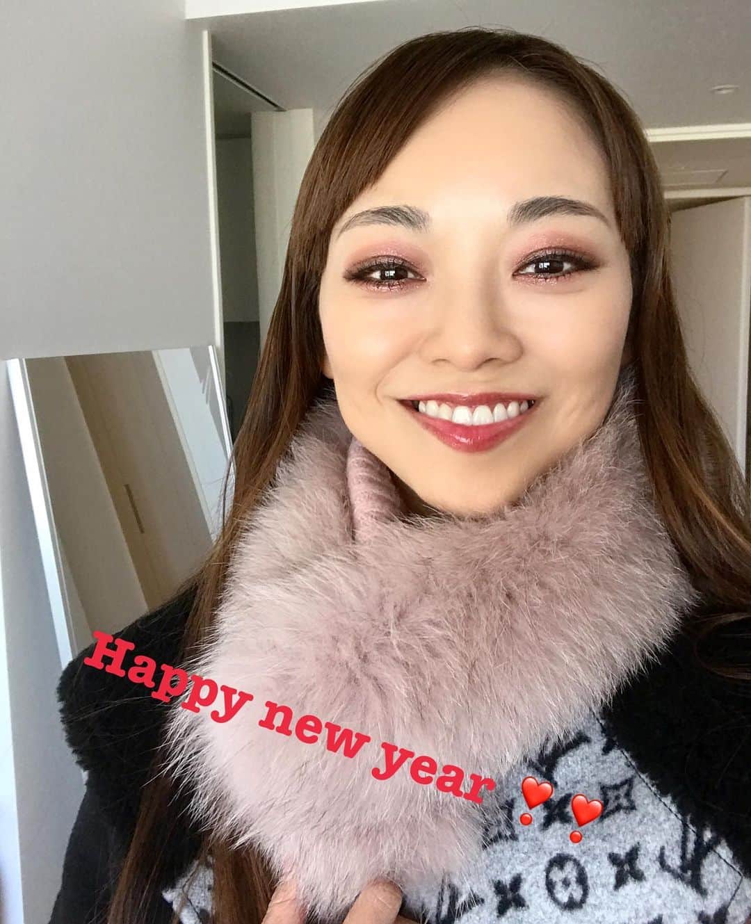 のインスタグラム：「良き新年をおすごしください💗 笑顔でいっぱいの素敵な年となりますように(*´-`) Wishing you a happy new year with a lot of #smile 😊 💗 #2020 #お正月 #しばし休み どんなときも#笑顔 で乗り切ることにする❣️」