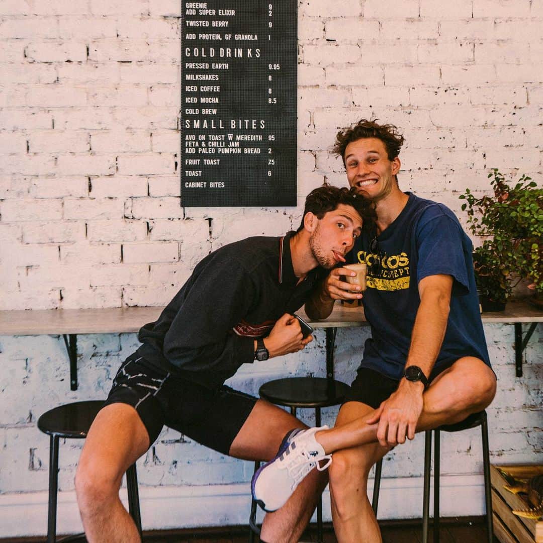 カーティス・マーシャルのインスタグラム：「Get out of it @angus1armstrong 😡☕️ @joshlynott 📸 ... Caffeinated and ready to rumble!」