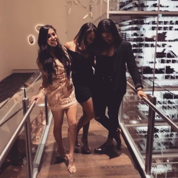 シャイエン・ウッズのインスタグラム：「My girls for life💕happynewyear #sawse」