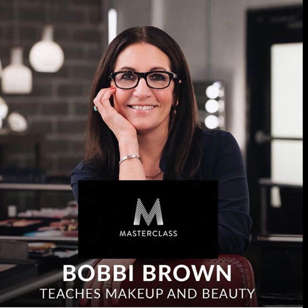ボビー・ブラウンのインスタグラム：「Reflecting on the epic shoot with @masterclass this September. It was such a cool experience and am so humbled that they asked me to teach  my MasterClass. ( and for those of you that follow me , it was also the same week we welcomed The Wright’s from the Bahamas. Not sure how I got through the week ) But there is  nothing I love more than being a makeup artist and entrepreneur. Thank you all for the outpouring of support and encouragement. #humbled #proud #greatful @bbportfolio @calesolyn @tsingaris @taratersigni 🙏」