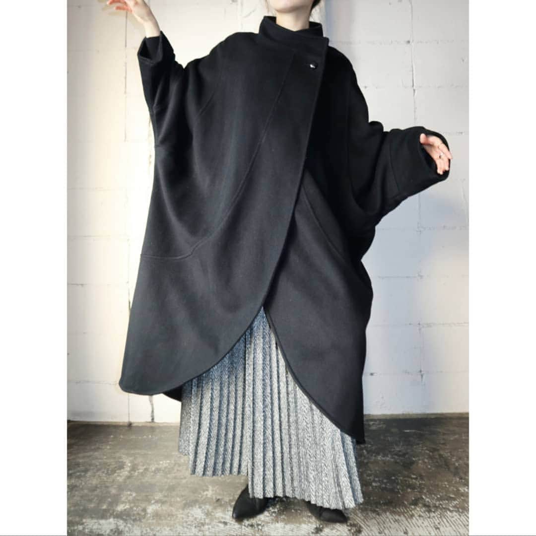 のインスタグラム：「2020/1/3 NEW ARRIVAL  #orfeo #kichijoji #tokyo #vintage #used #fashion #coordinate #outfit  こちらの商品は1/3に店頭に並ぶ予定です。  コメント・DMでのお問い合わせ、お取り置き、通販は受け付けておりません  またメールでのお問い合わせもお返事が6日以降になることをご了承ください」