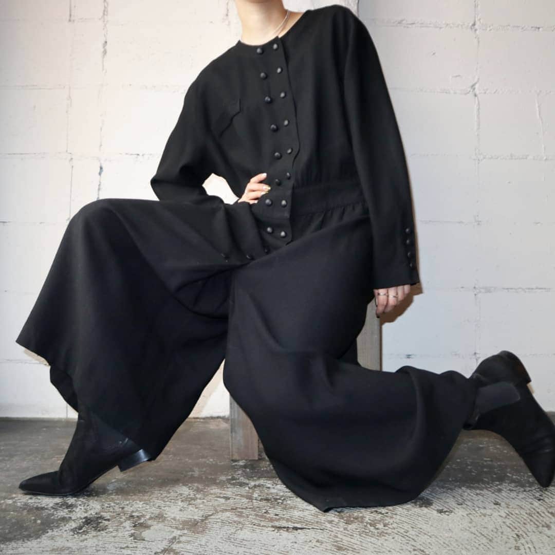 のインスタグラム：「2020/1/3 NEW ARRIVAL  #orfeo #kichijoji #tokyo #vintage #used #fashion #coordinate #outfit  こちらの商品は1/3に店頭に並ぶ予定です。  コメント・DMでのお問い合わせ、お取り置き、通販は受け付けておりません  またメールでのお問い合わせもお返事が6日以降になることをご了承ください」