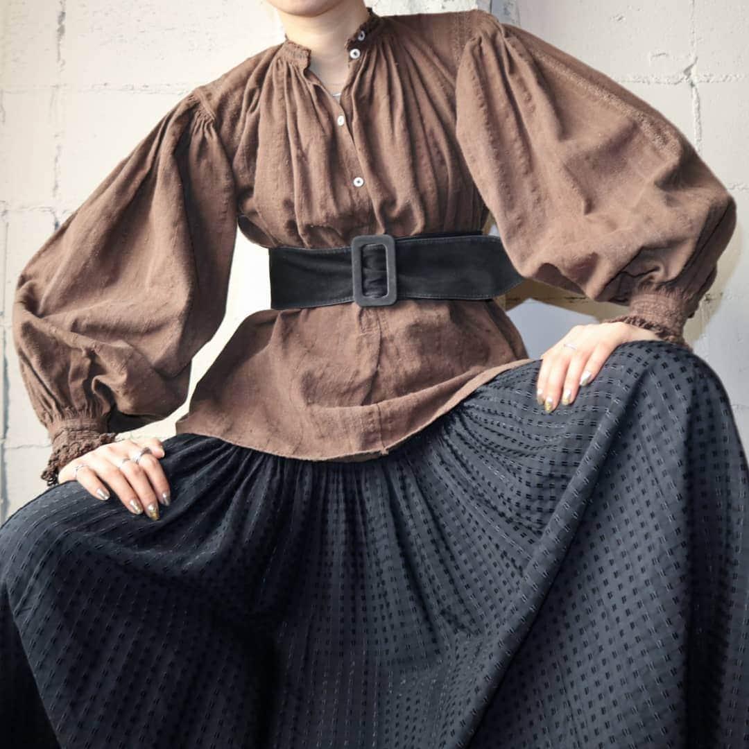 のインスタグラム：「2020/1/3 NEW ARRIVAL  #orfeo #kichijoji #tokyo #vintage #used #fashion #coordinate #outfit  こちらの商品は1/3に店頭に並ぶ予定です。  コメント・DMでのお問い合わせ、お取り置き、通販は受け付けておりません  またメールでのお問い合わせもお返事が6日以降になることをご了承ください」