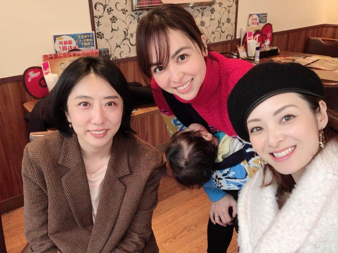 畑田亜希さんのインスタグラム写真 - (畑田亜希Instagram)「おさっちゃん、まきちゃんといつも恒例の弾丸ランチ👯‍♀️❤️ ・ もう長〜いお付き合い✨毎回爆笑の嵐です😂🐸🤣 ・ 次はいつ会えるかな😚👶🏻 ・ #2019 #2020 #japan #tokyo #shibuya #カッパの話#気を付けないと」1月2日 10時30分 - akihatada