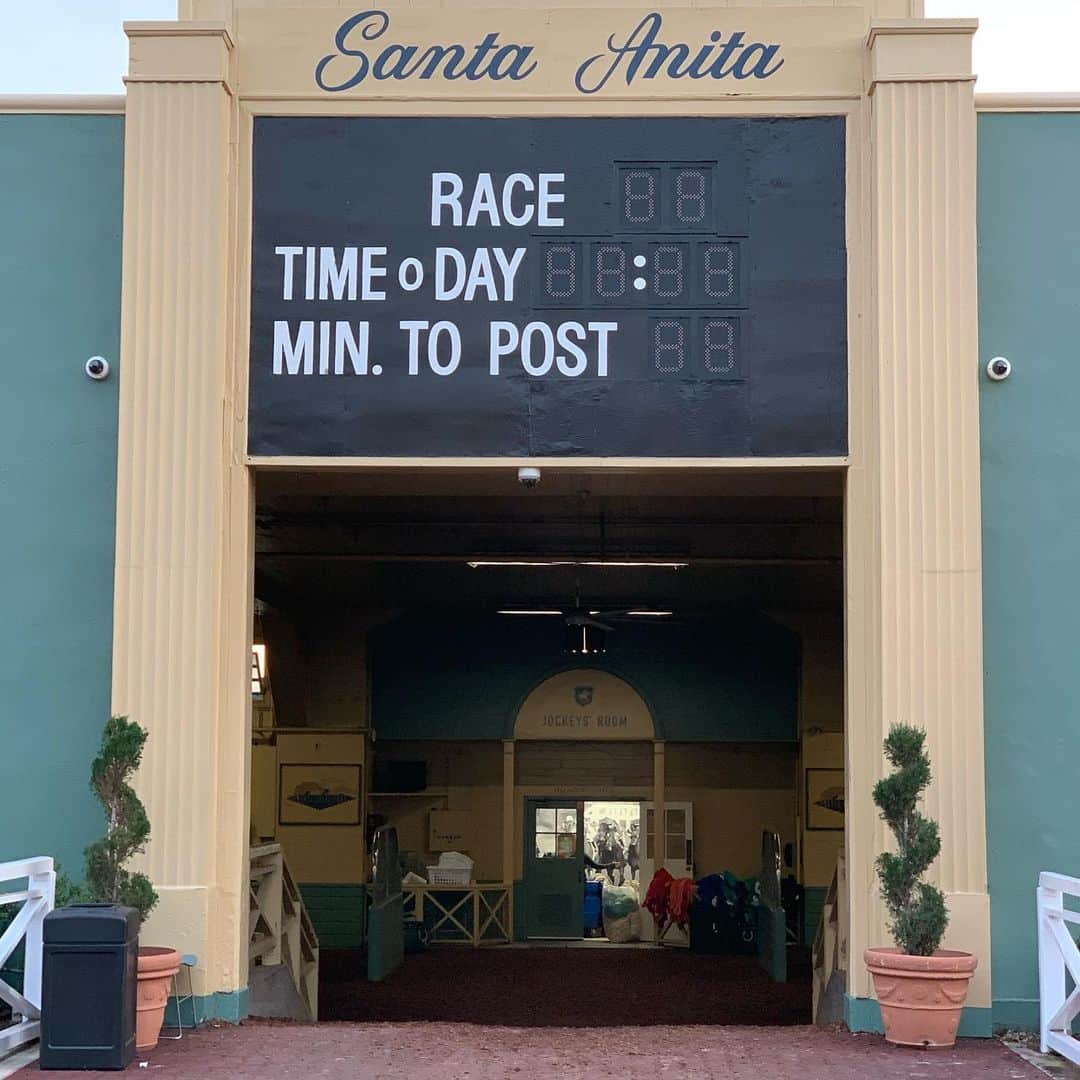 クリストフ・ルメールさんのインスタグラム写真 - (クリストフ・ルメールInstagram)「Scenes at Santa Anita Park !! #happynewyear#santaanitapark#racecourse#horseracing」1月2日 10時51分 - christophelemaire_officiel
